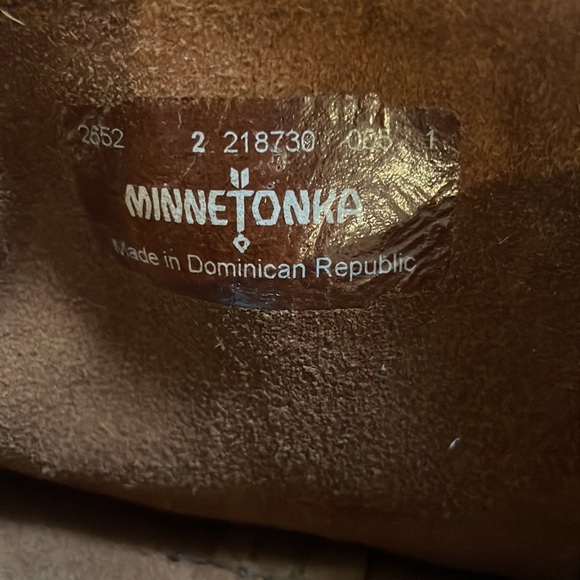 Minnetonka suede fringe boot. Excellent condition - Picture 10 of 12